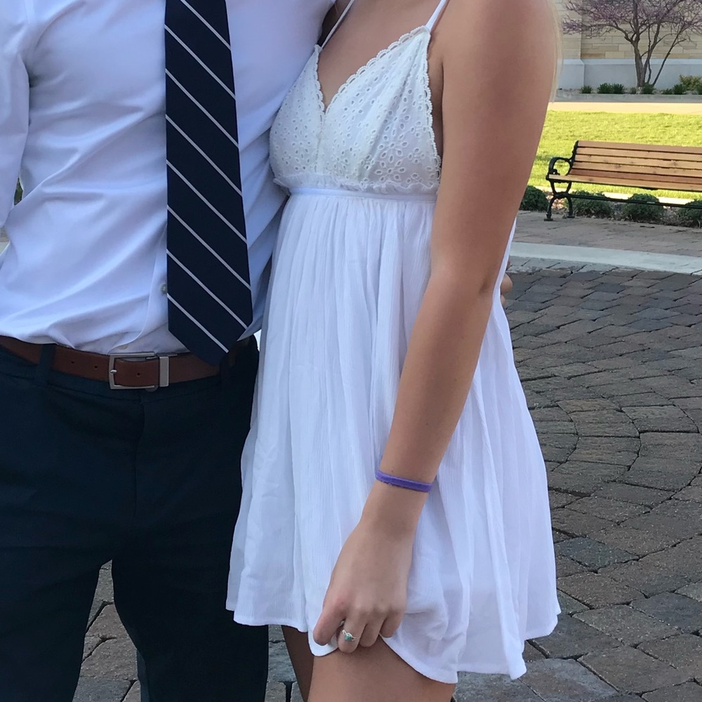 WHITE DRESS - Picture 2 of 2